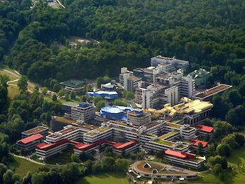 Stuhlführungssystem entworfen, gefertigt und montiert durch goracon