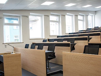 Stuhlführungssystem entworfen, gefertigt und montiert durch goracon